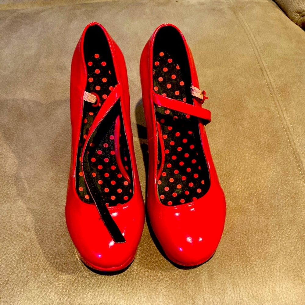 Hot topic size 10 red hot heels